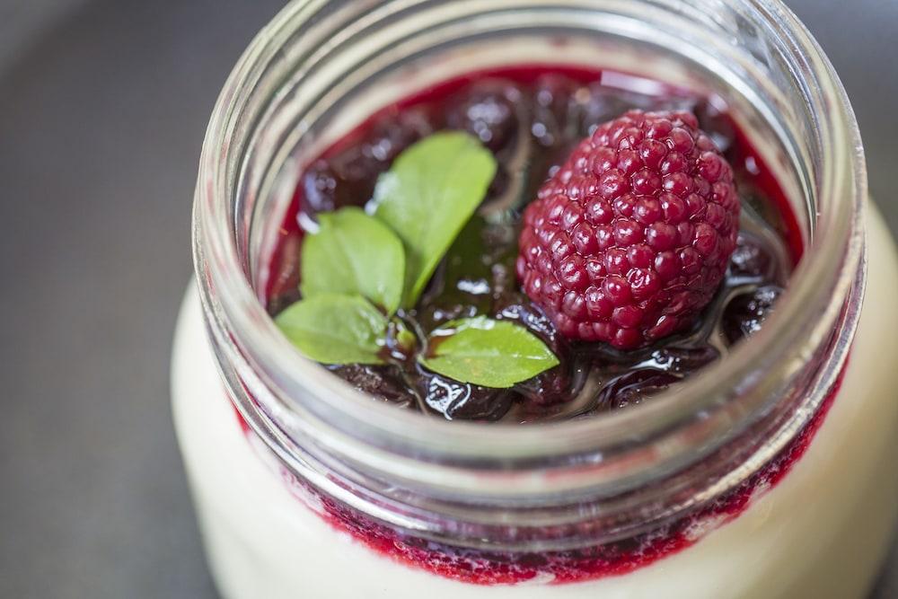 Movich Hotel Las Lomas Ριονέγρο Εξωτερικό φωτογραφία A jar of yogurt with fruit