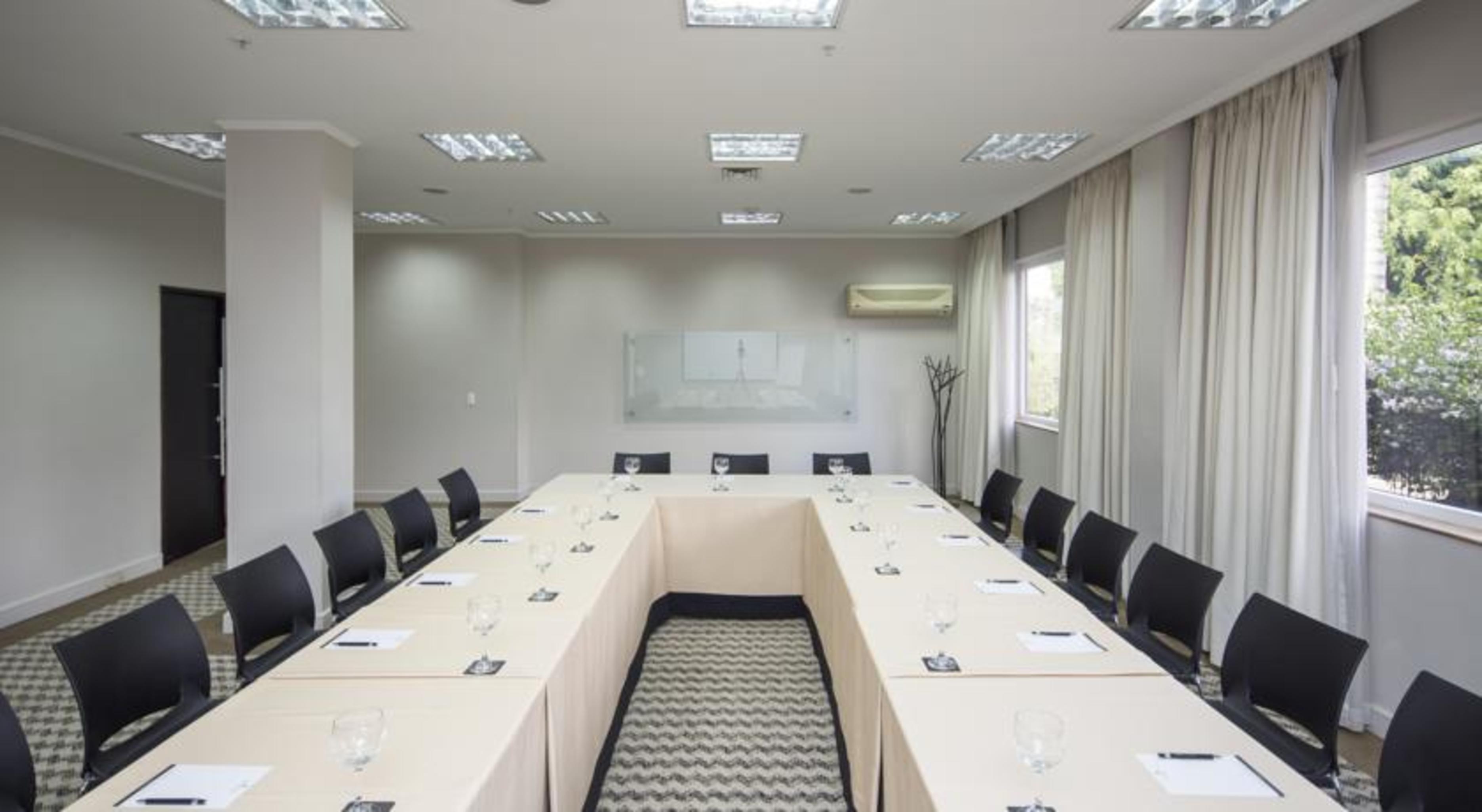 Movich Hotel Las Lomas Ριονέγρο Εξωτερικό φωτογραφία U-shaped table