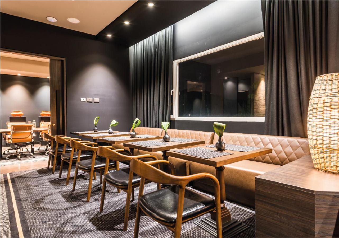 Movich Hotel Las Lomas Ριονέγρο Εξωτερικό φωτογραφία The lounge at the airport